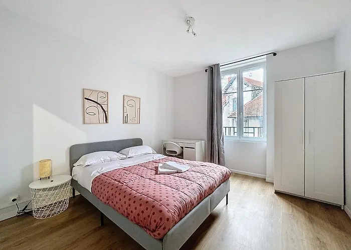 Neuf, 4 ,spacieux Tv-wifi Lägenhet